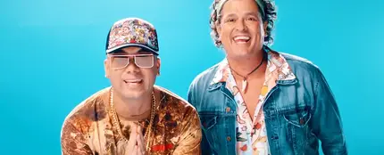 Wisin y Carlos Vives en el vídeo de 'Si me das tu amor' Wisin y Carlos Vives en el vídeo de 'Si me das tu amor'