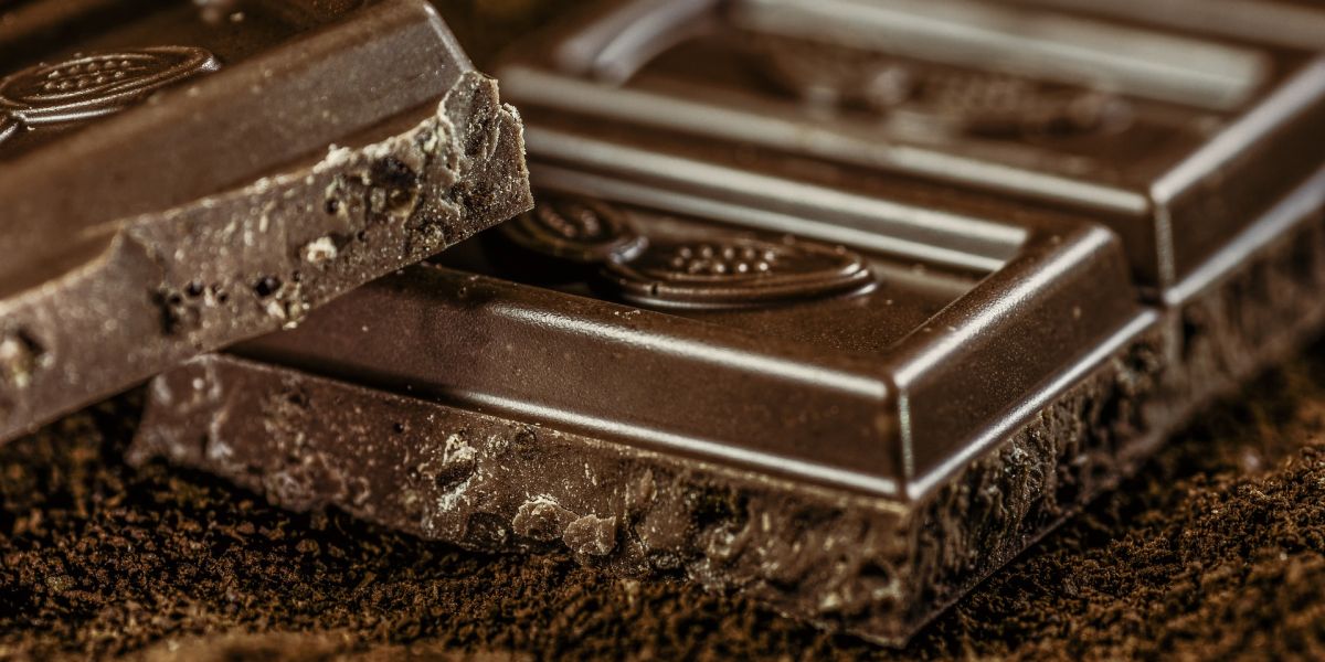 Imagen de archivo de una tableta de chocolate.