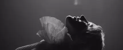 Ellie Goulding en el videoclip de 'Flux' Ellie Goulding en el videoclip de 'Flux'
