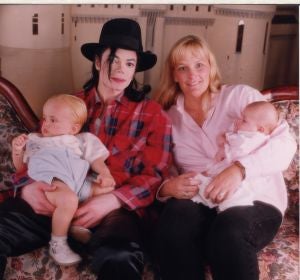 Michael Jackson y Debbie Rowe con sus hijos Prince y Paris Michael Jackson y Debbie Rowe con sus hijos Prince y Paris