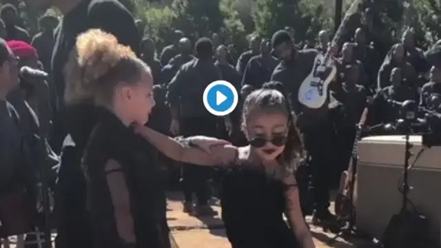 North West, hija de Kim Kardashian, enamora bailando a ritmo de un coro de gospel