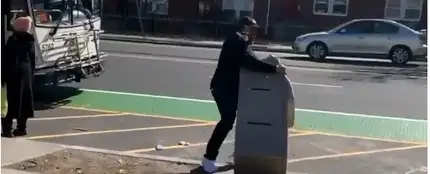 ladrón con cajero automatico ladrón con cajero automatico