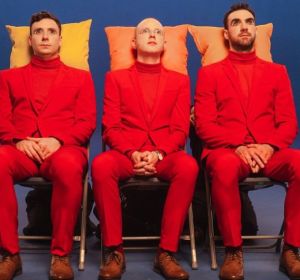 Two Door Cinema Club en el videoclip de 'Talk' Two Door Cinema Club en el videoclip de 'Talk'