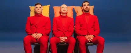 Two Door Cinema Club en el videoclip de 'Talk' Two Door Cinema Club en el videoclip de 'Talk'