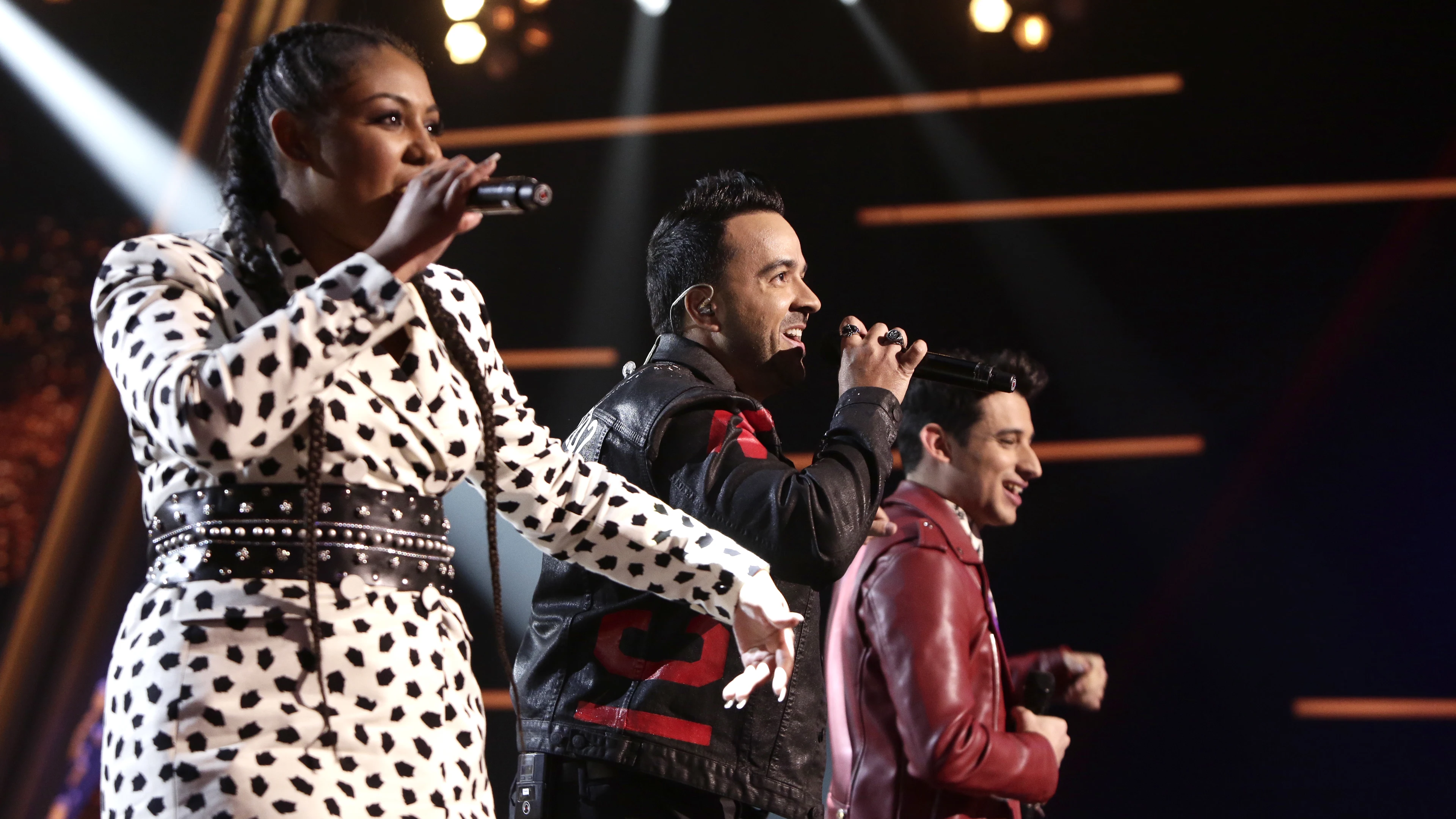 VÍDEO: Luis Fonsi canta ‘Échame la culpa’ con Linda Rodrigo y Alex Palomo en los Directos de ‘La Voz’