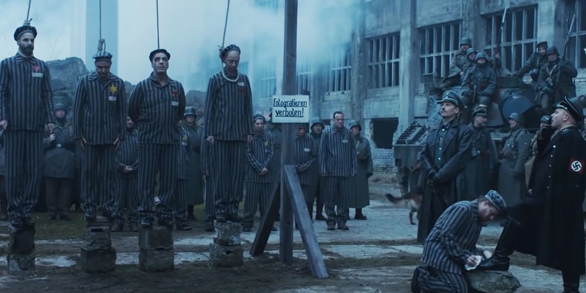 Rammstein en el controvertido videoclip de 'Deutschland'