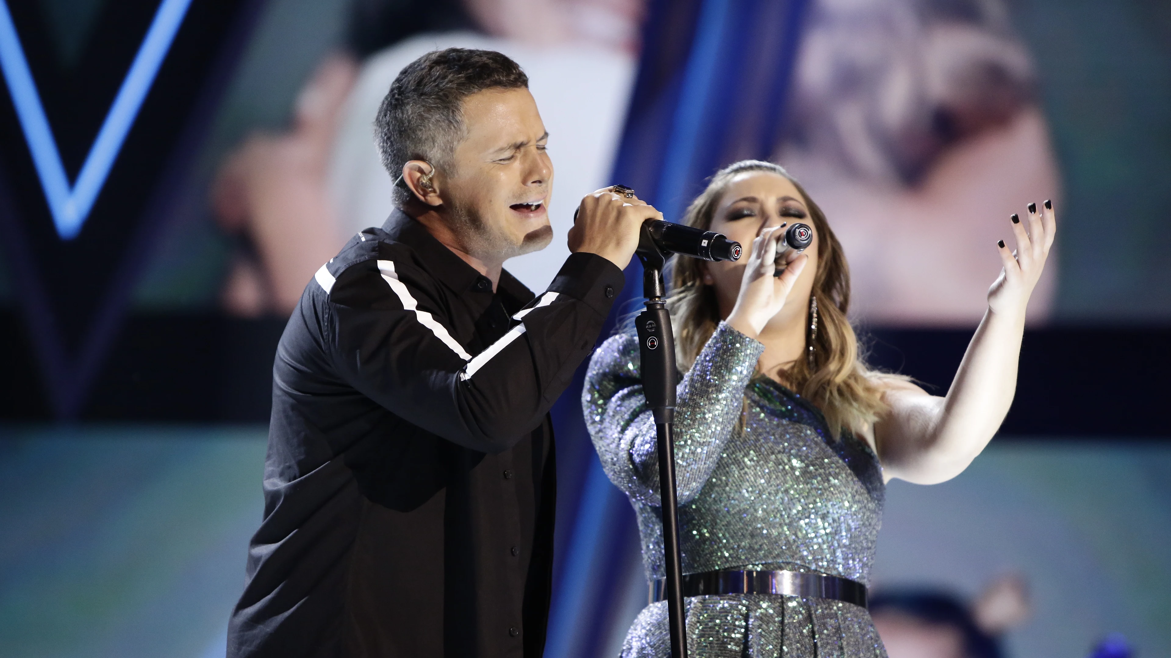 Alejandro Sanz y María Espinosa cantan 'Mi persona favorita' en la Final de 'La Voz' Alejandro Sanz y María Espinosa cantan 'Mi persona favorita' en la Final de 'La Voz'