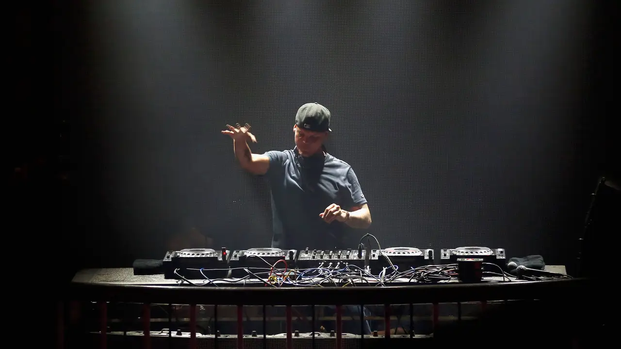 El DJ sueco Avicii durante una actuación El DJ sueco Avicii durante una actuación