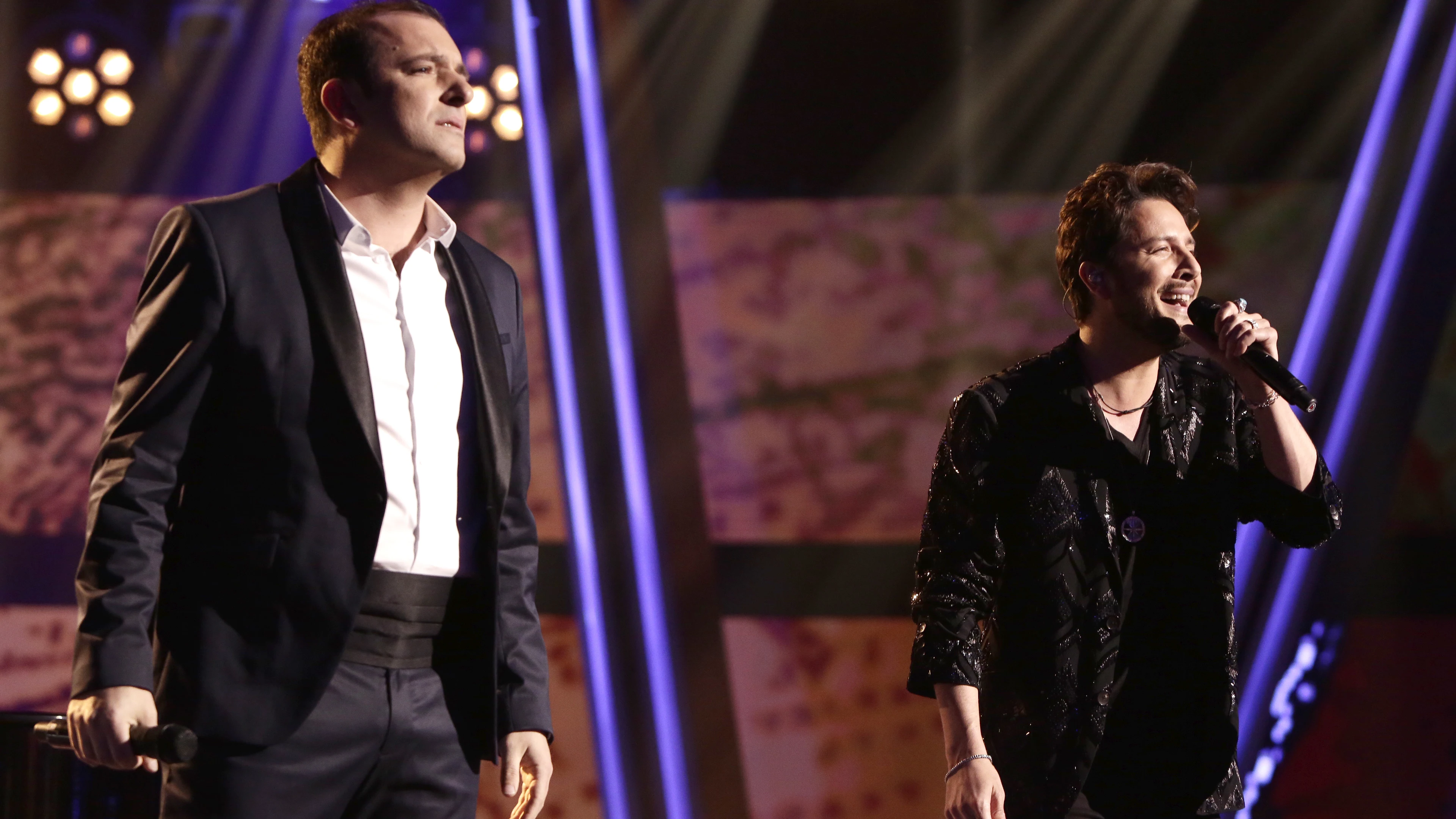 Manuel Carrasco y Javi Moya cantan 'Déjame ser' en la Final de ‘La Voz’ Vídeo - Manuel Carrasco y Javi Moya cantan 'Déjame ser' en la Final de ‘La Voz’