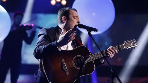 Javi Moya canta 'El sitio de mi recreo' en la Final de 'La Voz' Javi Moya canta 'El sitio de mi recreo' en la Final de 'La Voz'