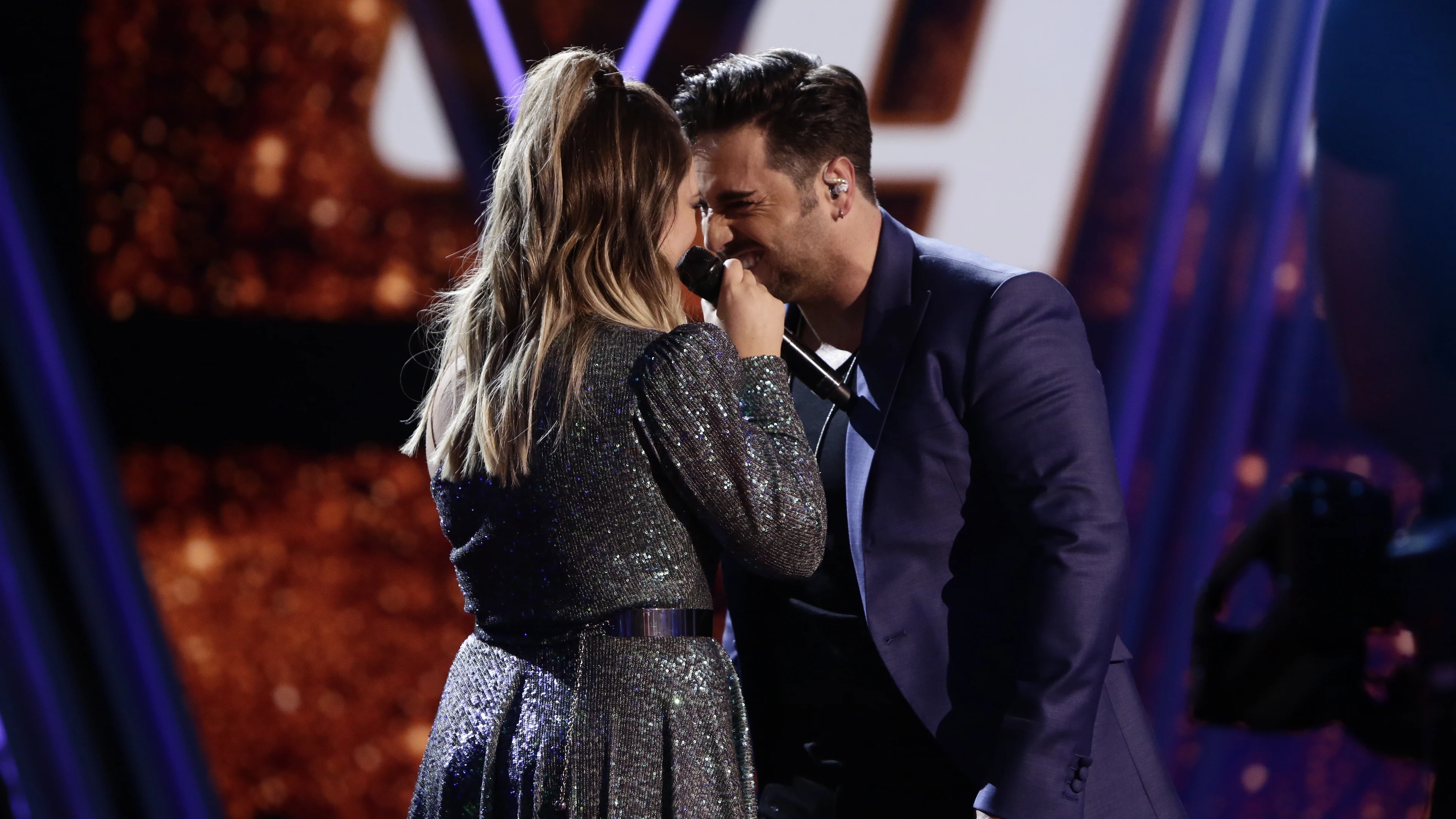 David Bustamante y María Espinosa cantan 'Héroes' en la Final de 'La Voz' David Bustamante y María Espinosa cantan 'Héroes' en la Final de 'La Voz'