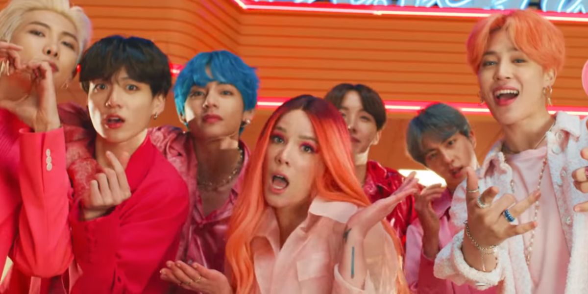 Halsey y BTS en el videoclip de 'Boy With Luv'