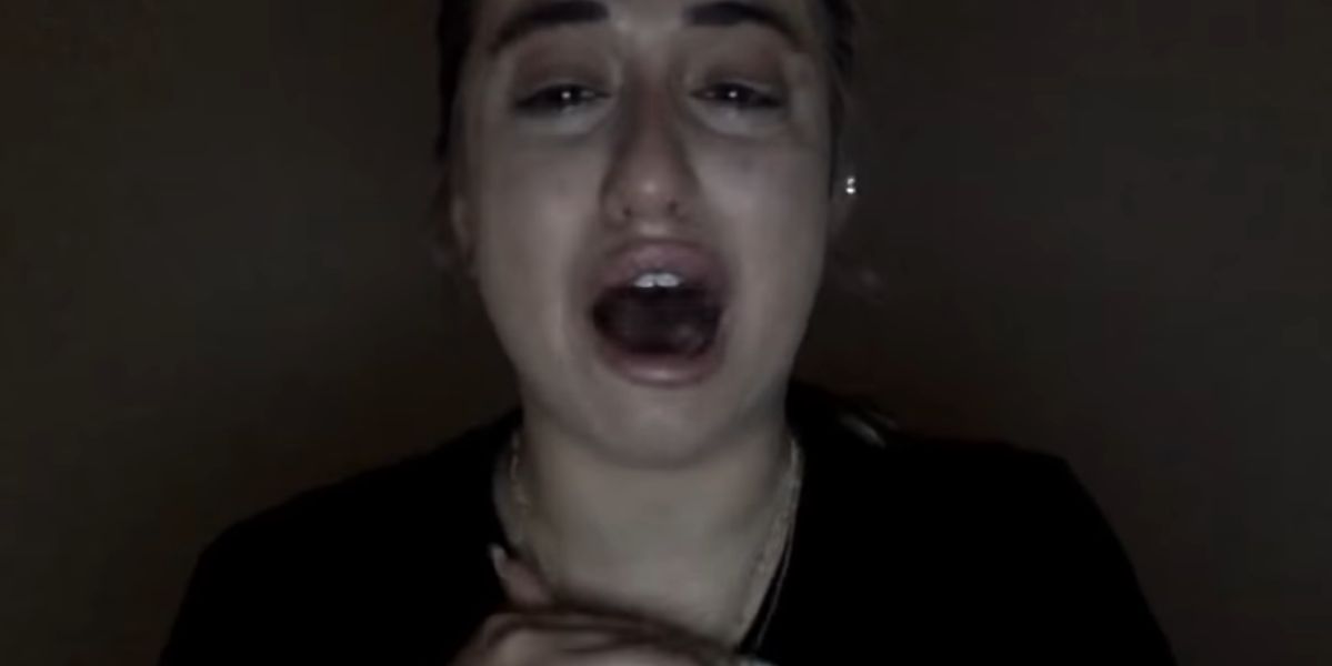 La influencer Jessy Taylor llora desesperadamente después de que Instagram le elimine su perfil