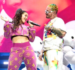 Rosalía y J Balvin cantando 'Con Altura' en Coachella 2019 Rosalía y J Balvin cantando 'Con Altura' en Coachella 2019