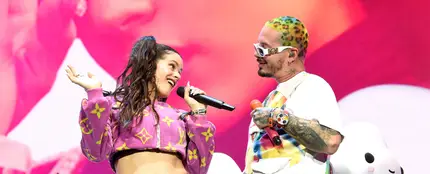 Rosalía y J Balvin cantando 'Con Altura' en Coachella 2019 Rosalía y J Balvin cantando 'Con Altura' en Coachella 2019
