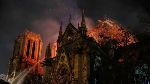 Notre Dame, ardiendo Notre Dame