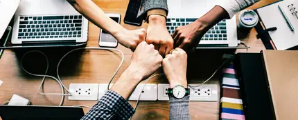 Varios empleados de una oficina Varios empleados de una oficina