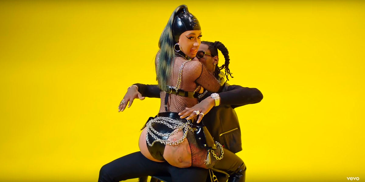 Cardi B y Offset en el vídeo de 'Clout'