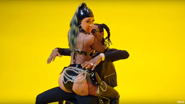 Cardi B y Offset en el vídeo de 'Clout'