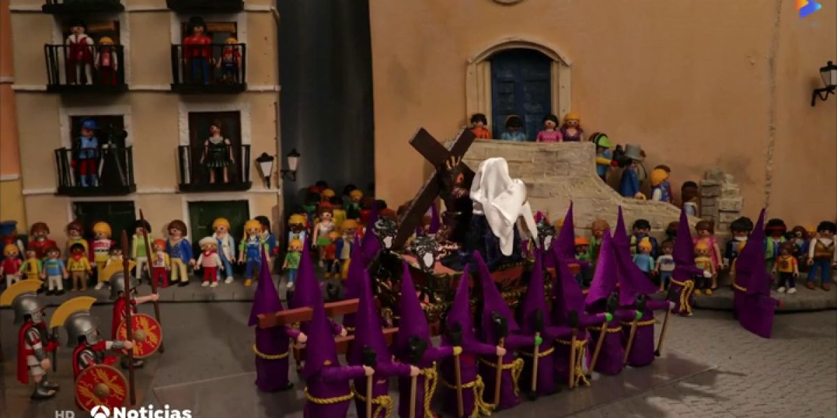 Un joven recalca la procesión más famosa de Cuenca con Playmobil