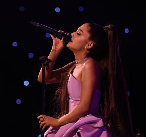Ariana Grande actuando en los Billboard Music Awards Ariana Grande actuando en los Billboard Music Awards