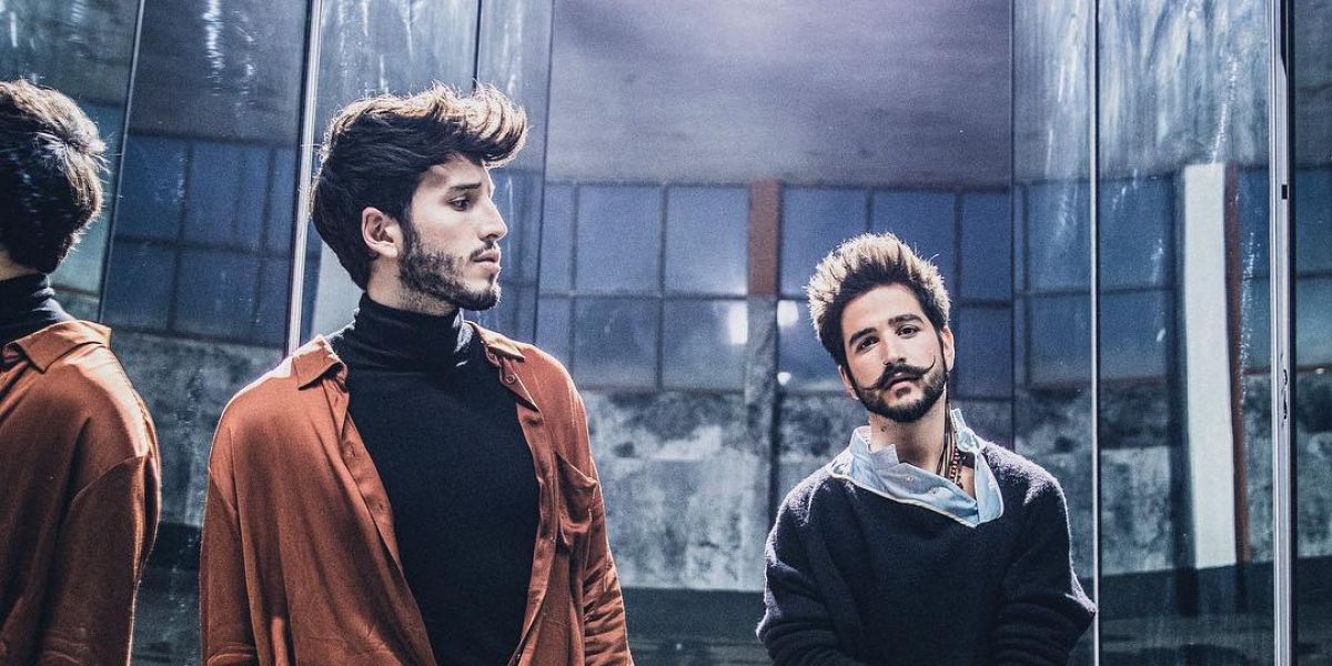 Sebastián Yatra y Camilo en el vídeo de 'En Guerra'