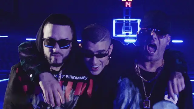 Wisin, Yandel y Bad Bunny en el vídeo de 'Dame Algo'