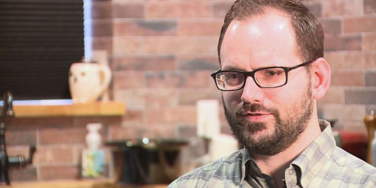 Josh Halder, el hombre que sufrió un derrame cerebral tras estirar el cuello