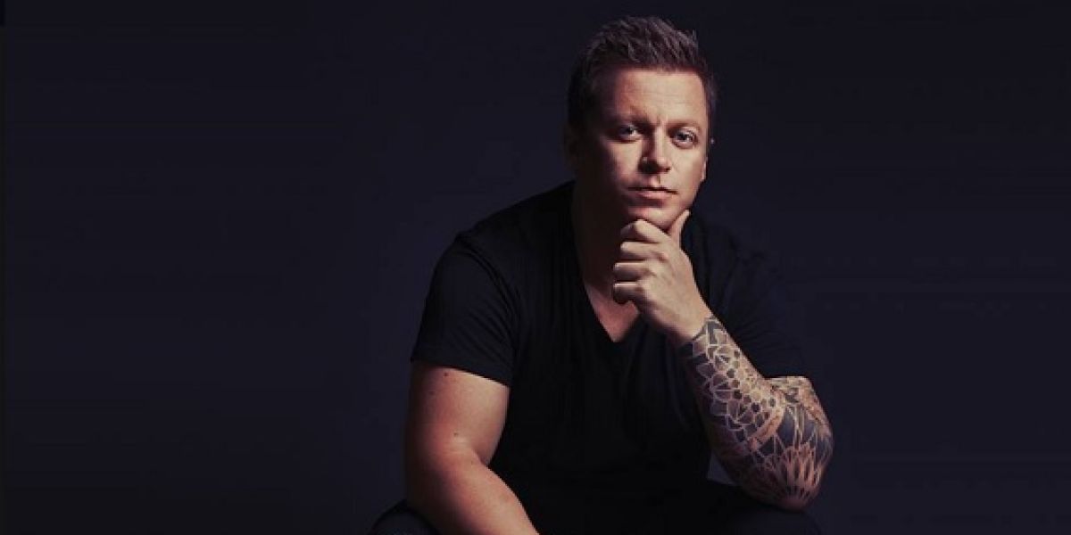 Muere el DJ Adam Sky tras romper una puerta de cristal para ayudar a una mujer que se cayó por el balcón