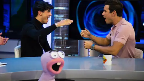 Óscar y Mario Casas demuestran su gran comprenetación en 'El Hormiguero 3.0' con los puntos telepáticos Óscar y Mario Casas demuestran su gran comprenetación en 'El Hormiguero 3.0' con los puntos telepáticos