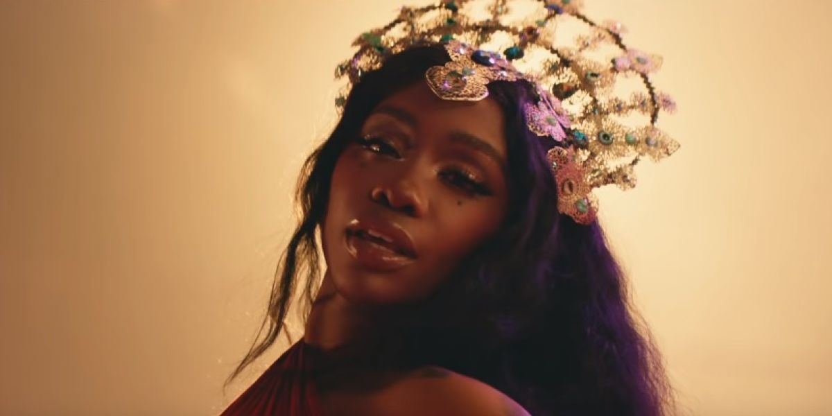 The Weeknd, SZA y Travis Scott se sientan en el Trono de Hierro en el vídeo de 'Power Is Power', del disco ‘For The Throne’