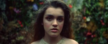 Amaia en el videoclip de El Relámpago