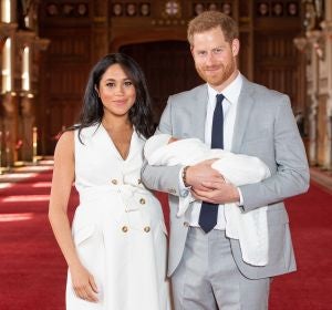 Meghan Markle y el príncipe Harry junto a su hijo Meghan Markle y el príncipe Harry junto a su hijo