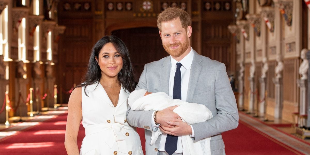 Meghan Markle y el príncipe Harry junto a su hijo