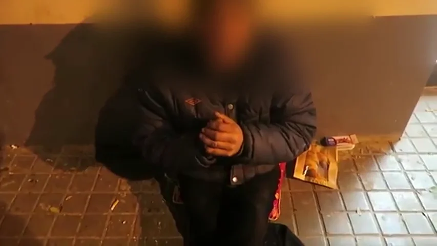 El youtuber que le dio galletas con pasta de dientes a un mendigo ha ido a juicio