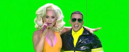 Katy Perry y Daddy Yankee interpretando su éxito &#39;Con Calma&#39;