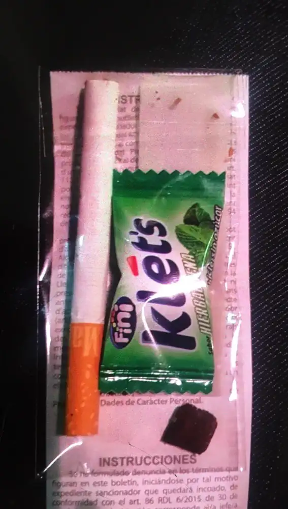 Kit de drogas que ofrecía la kioquera detenida Kit de drogas que ofrecía la kioquera detenida