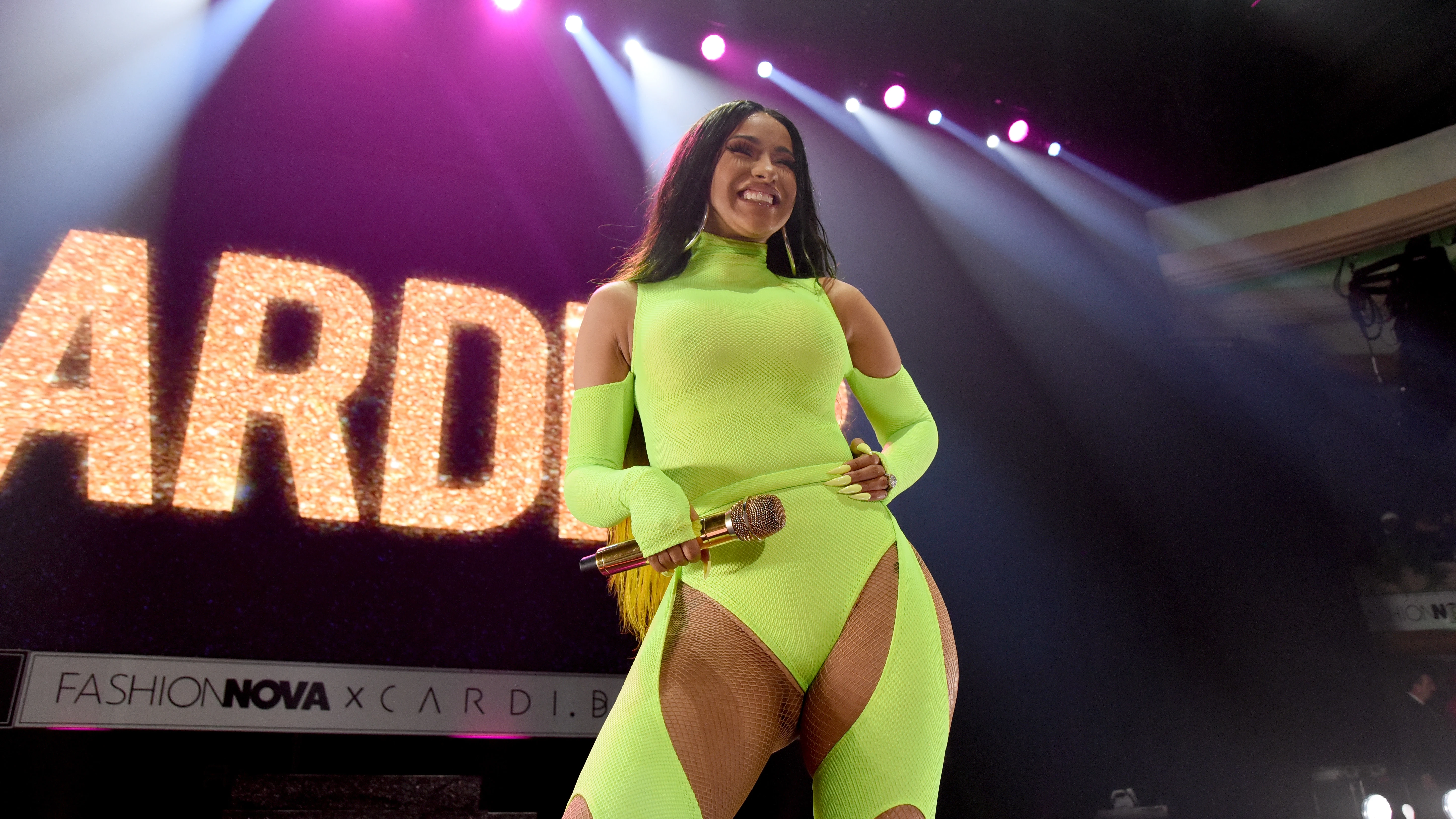 Cardi B durante una actuación en Los Ángeles Cardi B durante una actuación en Los Ángeles