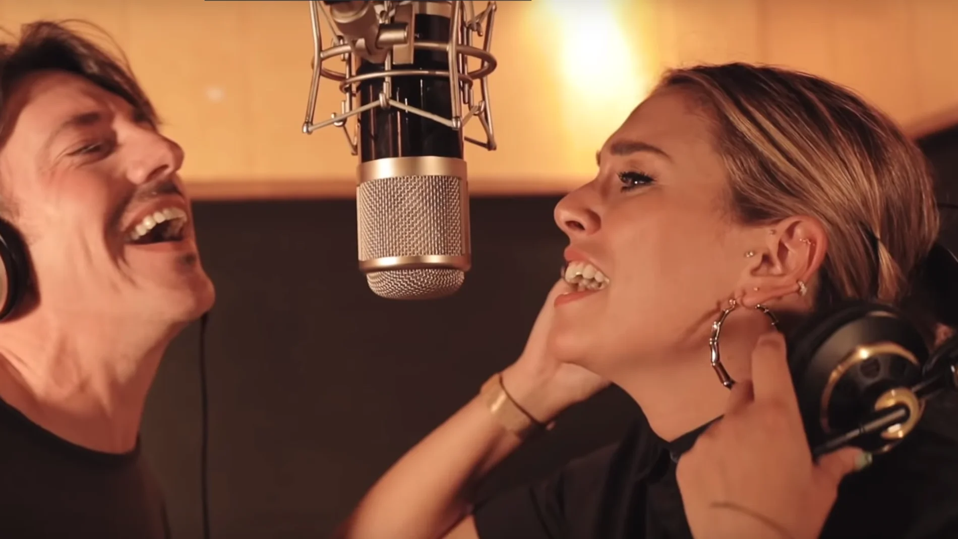 Álvaro Tessa y Blanca Suárez presentan 'Luna Llena' Álvaro Tessa y Blanca Suárez presentan 'Luna Llena'