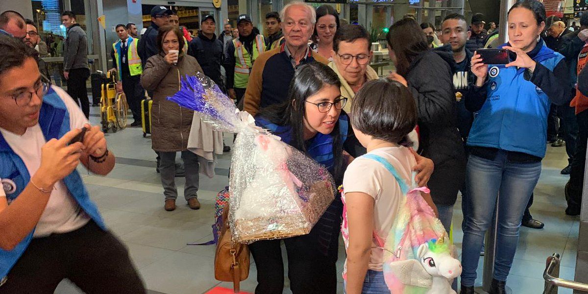 Una niña de diez año recibe un corazón artificial