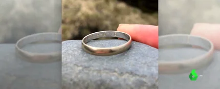 Se busca a los dueños de este anillo zaragozano aparecido en una cascada de Islandia Se busca a los dueños de este anillo zaragozano aparecido en una cascada de Islandia