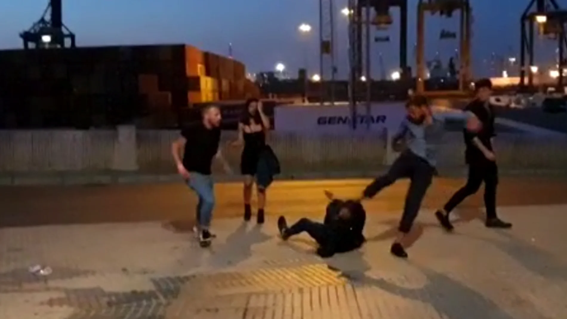 Imagen de la brutal patada que recibió en la cabeza Imagen de la brutal patada que recibió en la cabeza