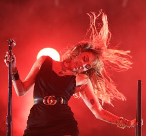 Miley Cyrus durante su concierto en el BBC Big Weekend festival Miley Cyrus durante su concierto en el BBC Big Weekend festival