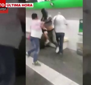 Agresión a un carterista en el Metro de Barcelona Agresión a un carterista en el Metro de Barcelona