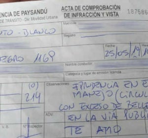 Un policía multa a una mujer por "exceso de belleza" Un policía multa a una mujer por "exceso de belleza"