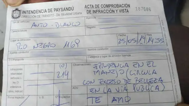 Un policía multa a una mujer por "exceso de belleza"