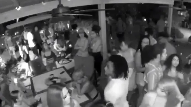 Alquila su casa en Airbnb y ve en directo como hacen una fiesta y le roban sus cosas