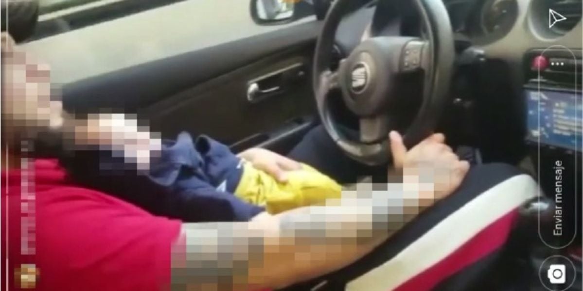 Identifican al conductor que iba con un bebé en brazos