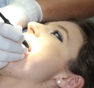 Mujer en la consulta del dentista Mujer en la consulta del dentista