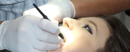 Mujer en la consulta del dentista Mujer en la consulta del dentista